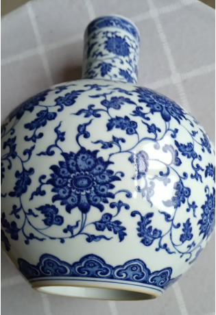乾隆年制青花花卉缠枝天球瓶-汇观艺术
