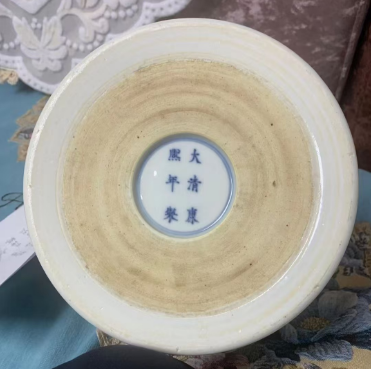 大清康熙年製 辰砂大筆筒 An inscribed blue and white 'fishermen' brushpot Qing dynasty